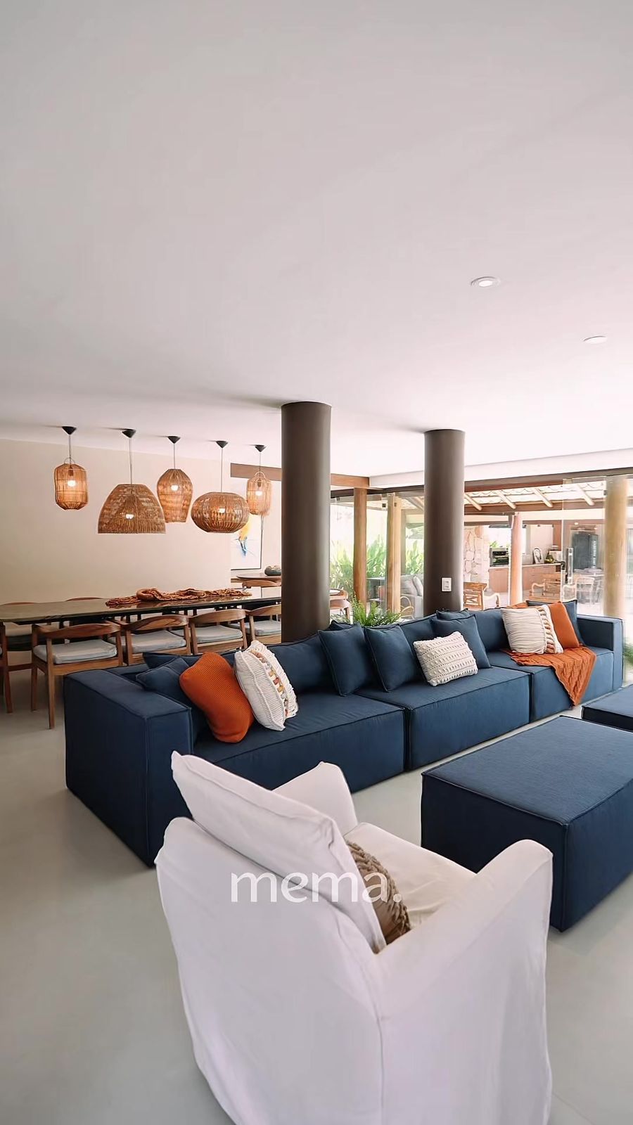 Sala integrada ao jantar